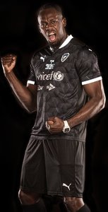 Trikot war/ist für das ursprünglich im Juni vorgesehene Benefizspiel Soccer Aid