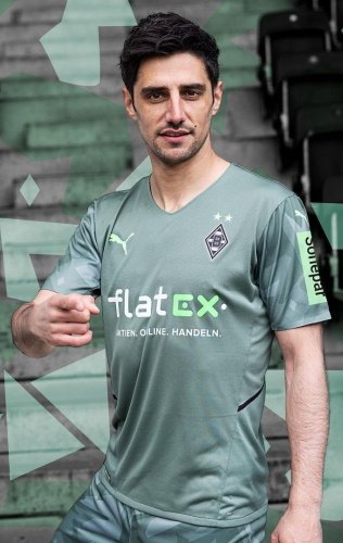 2021-22_Away_Stindl.jpg