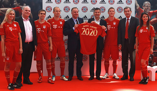 praesentation-trikot-fc-bayern-muenchen-2011-2012-6.jpg